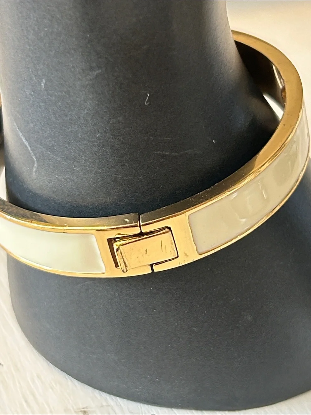 Kate Spade whole punch spade hinged bangle - Picture 3 of 6